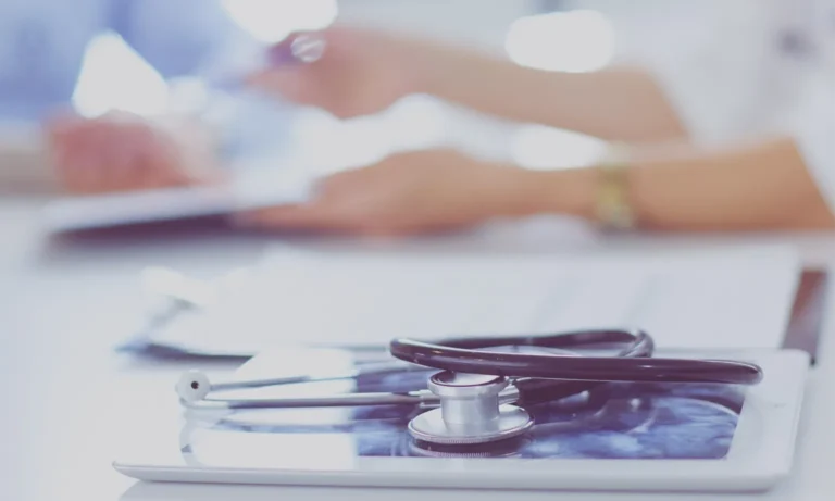 Stethoscope and tablet on a doctor’s desk, emphasizing the importance of Healthgrades reviews healthcare providers.